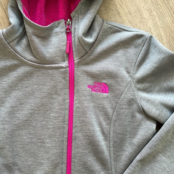 The North Face Lightweight Jacket - Picture 7 of 10